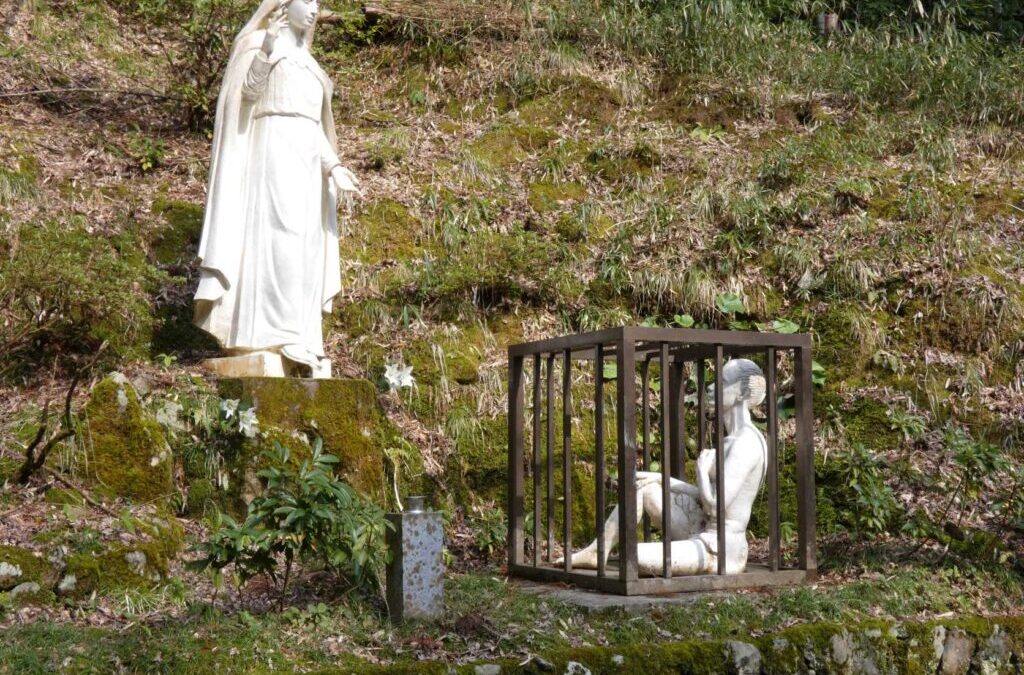 Weekly Inspiration: Staying on the Cross